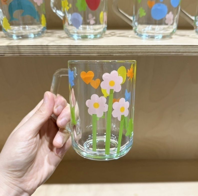 꽃 전사지를 붙여 완성한 강화유리 머그컵